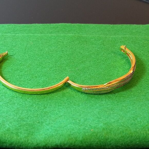 Danbury Mint 14 K Gold Plated "Forever" Bangle/Bracelet Cottagecore - Picture 4 of 7